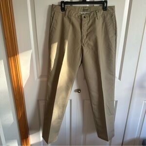 Lee Total Freedom Relaxed Fit 33 x 30 Tan Chinos with Classic Fit Like New